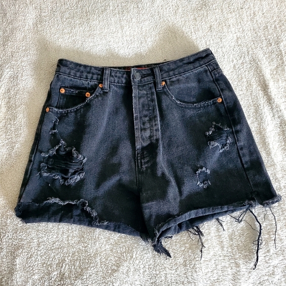 Sinature8 Black Jean Shorts Size M Distressed Trashed Beachy Casual Streetwear - Picture 1 of 6